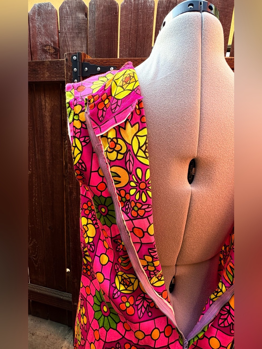 You. Walking Art: Vintage '60s Psychedelic Mod Shift Dress - Picture 8 of 11